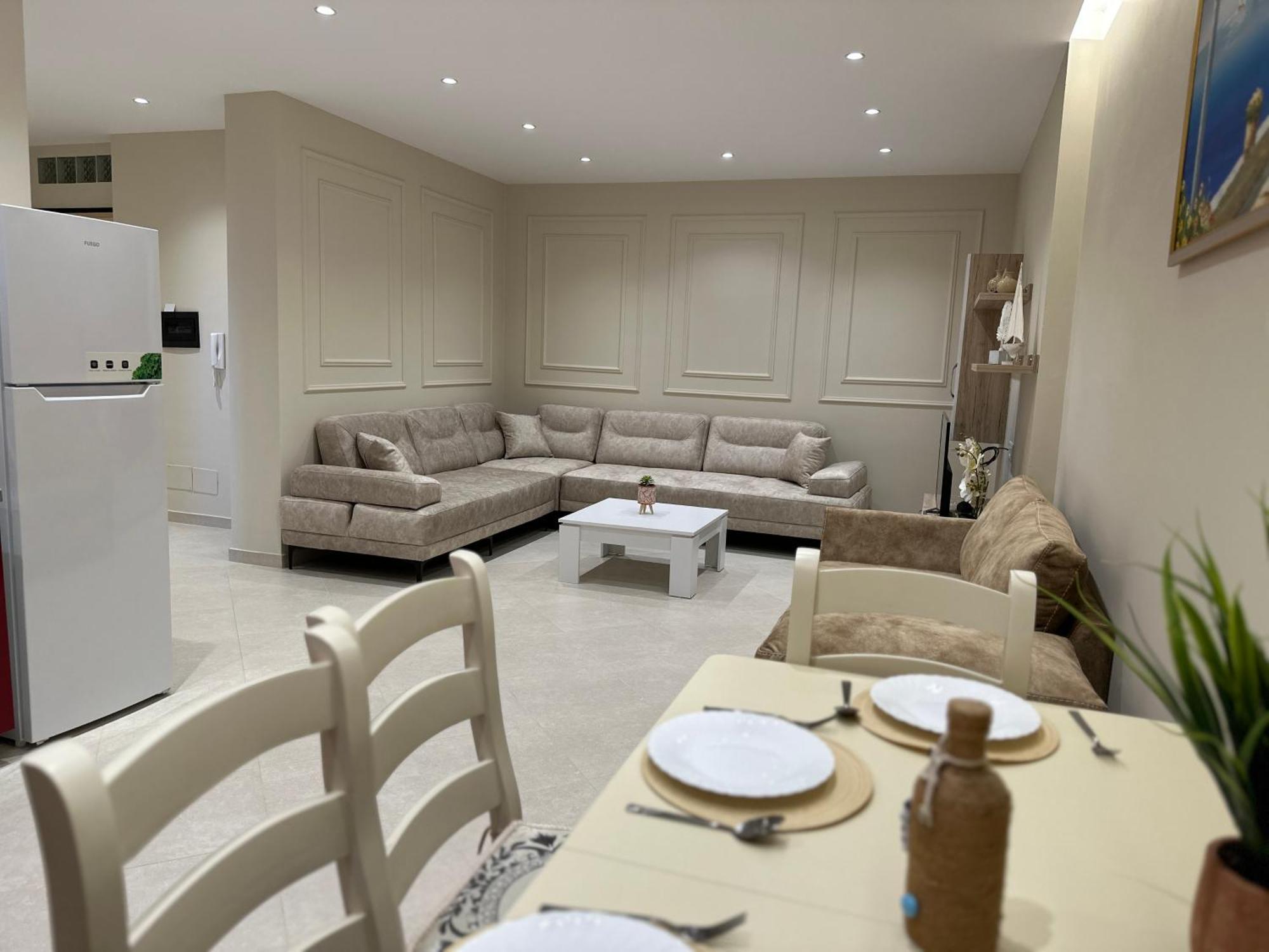 Beachfront Apartment With Balcony Vlorë 外观 照片