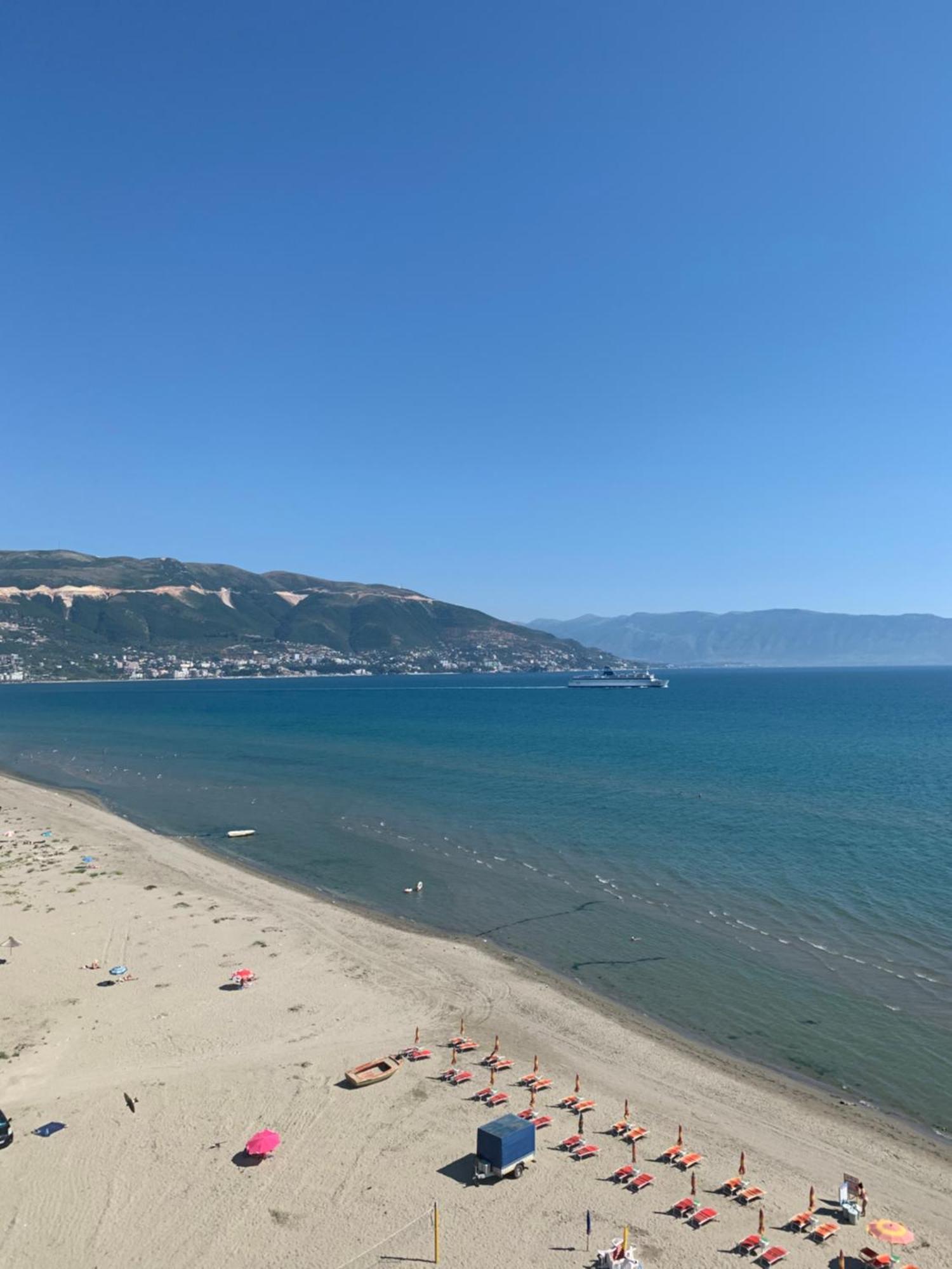 Beachfront Apartment With Balcony Vlorë 外观 照片